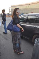 Alvira Khan leave for New Year_s celebration in Airport, Mumbai on 28th Dec 2011 (6).JPG